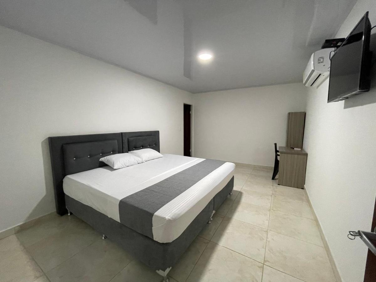 Hotel Neiva Urdaneta エクステリア 写真