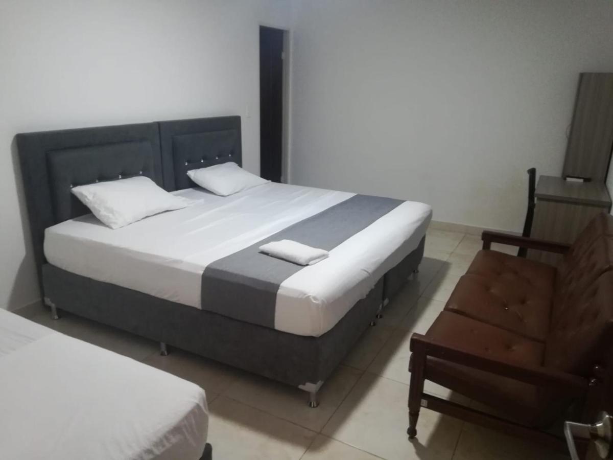 Hotel Neiva Urdaneta エクステリア 写真