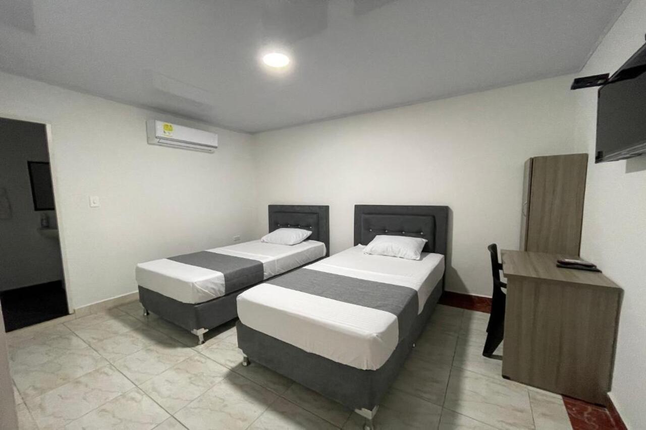 Hotel Neiva Urdaneta エクステリア 写真
