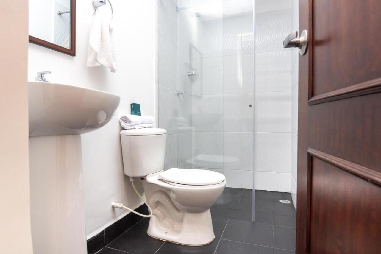 Hotel Neiva Urdaneta エクステリア 写真